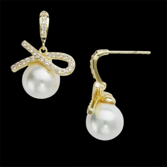 SHASHI Small Faux Pave Goldplated Ribbon Bow Pearl Drop Jewelry Earrings - Picture 10 of 16